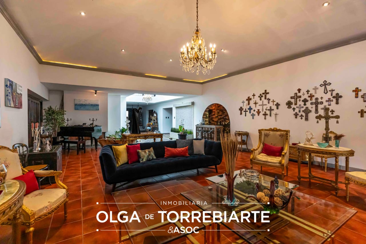 Casa Colonial en Carretera a Muxbal — Casa en Venta en Muxbal, Guatemala, Ciudad — foto 2 de 16