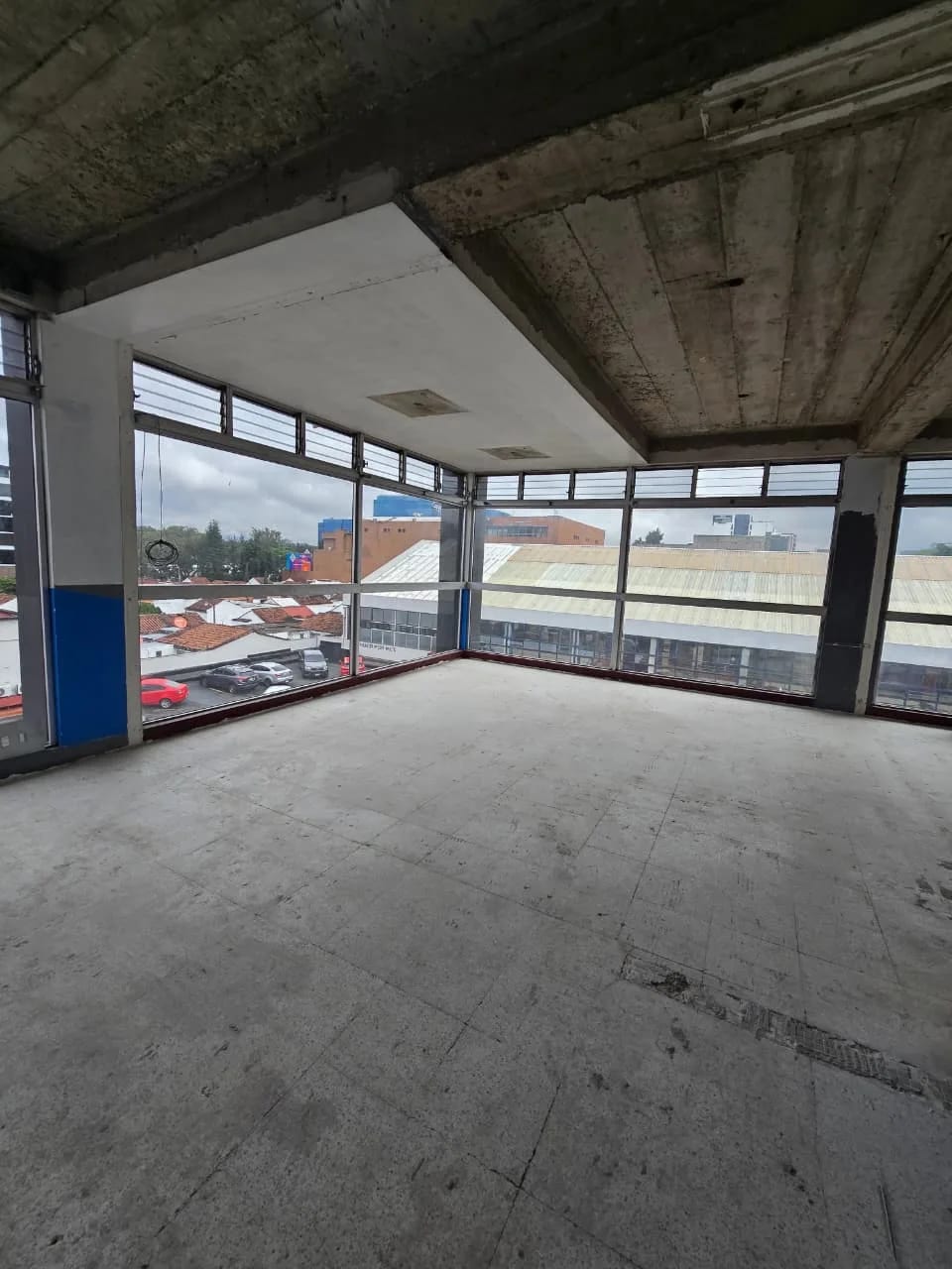 Se Alquila Oficinas y Locales Ave. Las Américas, Zona 13. — Oficina en Alquiler en Zona 13, Guatemala, Ciudad — foto 2 de 16