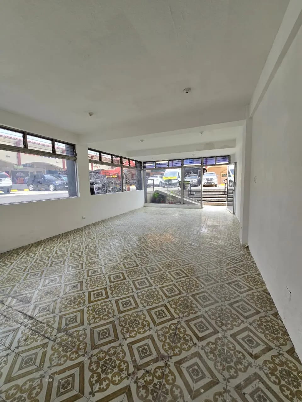 Se Alquila Oficinas y Locales Ave. Las Américas, Zona 13. — Oficina en Alquiler en Zona 13, Guatemala, Ciudad — foto 6 de 16
