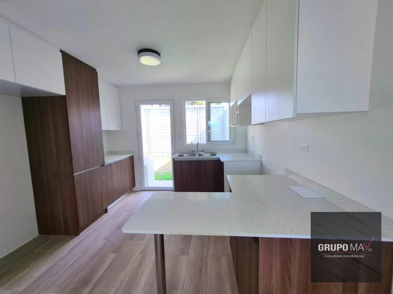 Casa Nueva dentro de Pinabetes Condominio Eucaliptos — Casa en Venta en San José Pinula, Guatemala, Ciudad — foto 4 de 10