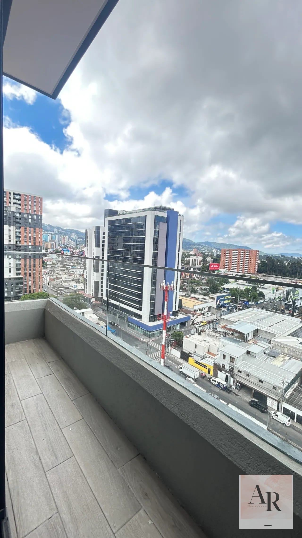 Apartamento en renta zona 10 — Apartamento en Alquiler en Parque 10, Zona 10, Guatemala, Ciudad — foto 2 de 11