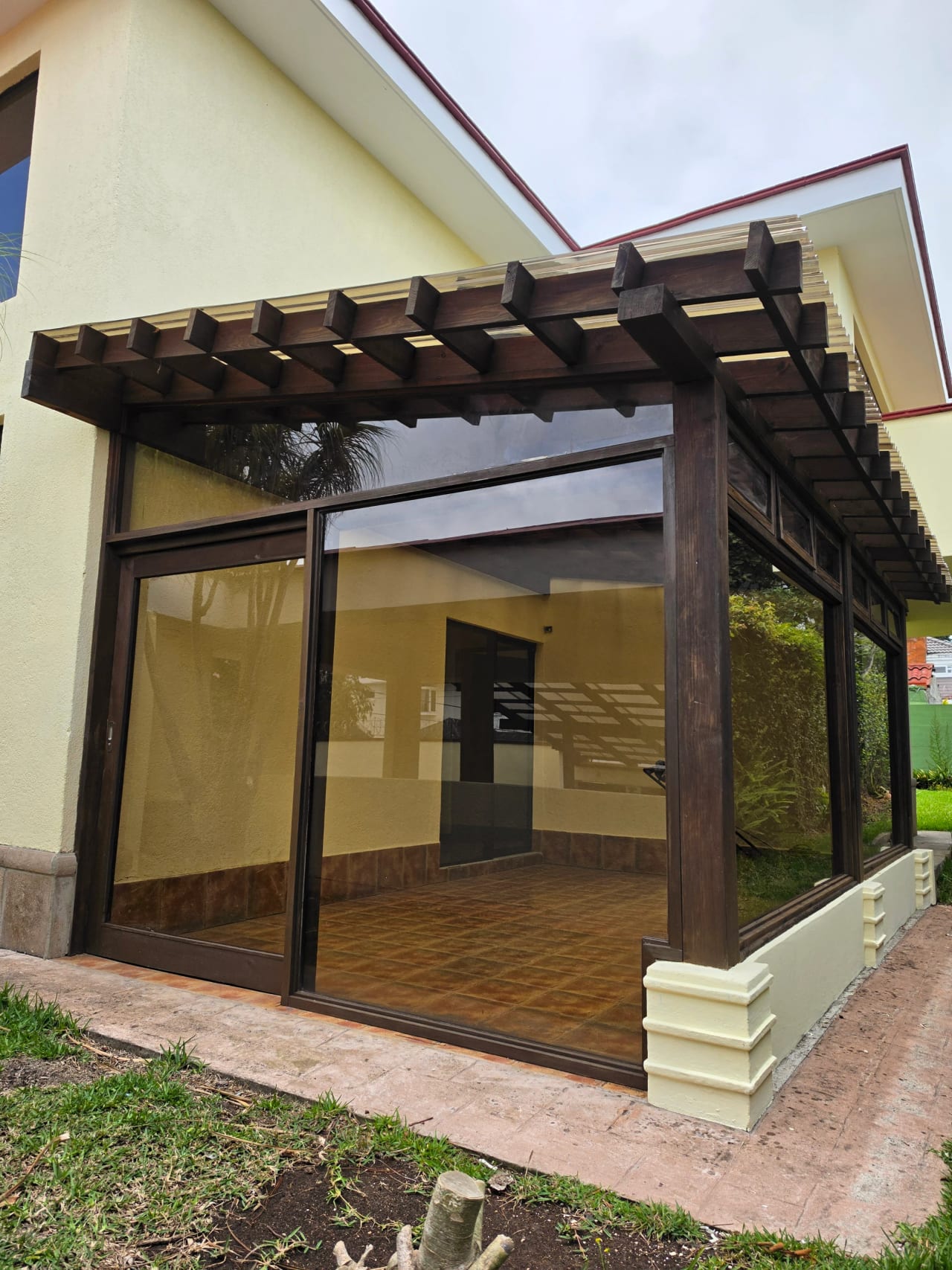 Alquilo casa hermosa y amplia 375 mts2 en km 16.5 CAES 5 cuartos, 4 parqueos techados — Casa en Alquiler en Centro Comercial Villa Clarita, Carretera a El Salvador, Guatemala, Ciudad — foto 17 de 17