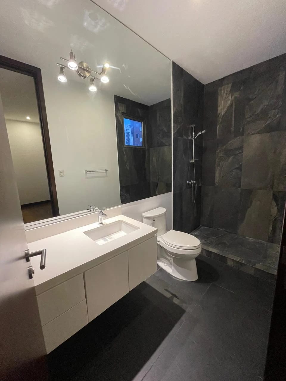 Apto renta z14 VITRA — Apartamento en Alquiler en Zona 14, Guatemala, Ciudad — foto 8 de 15
