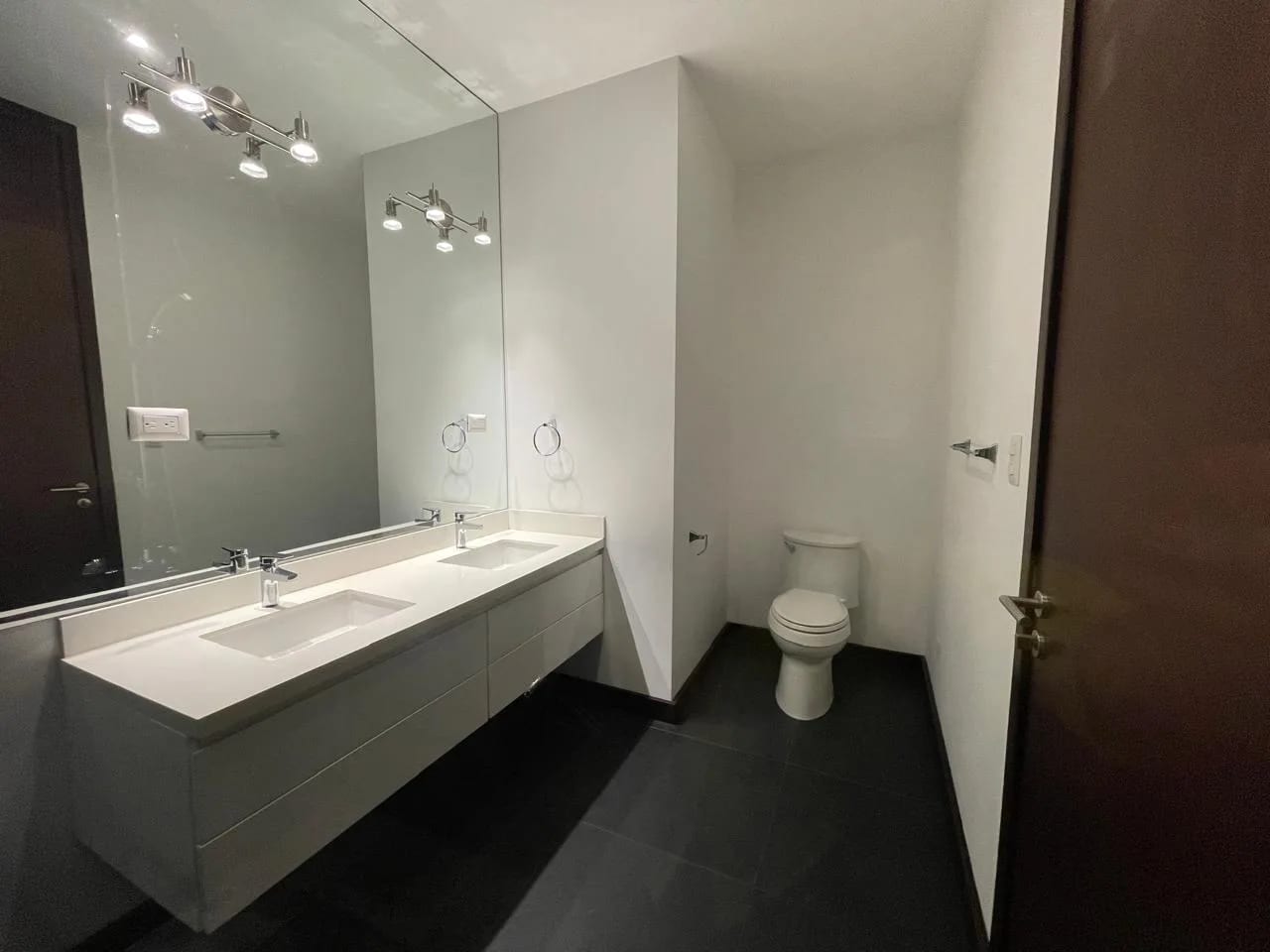 Apto renta z14 VITRA — Apartamento en Alquiler en Zona 14, Guatemala, Ciudad — foto 10 de 15