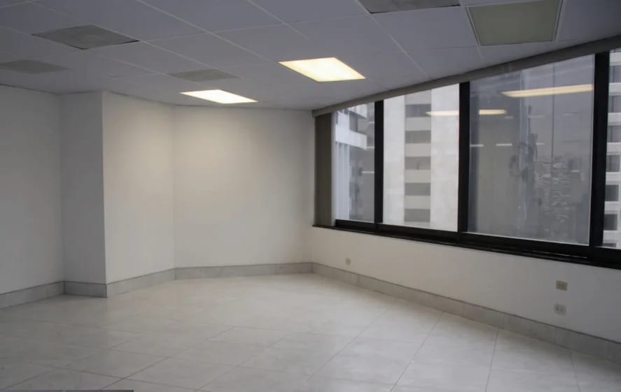 Oficina en Zona 10 — Oficina en Alquiler en Zona 10, Guatemala, Ciudad — foto 1 de 2