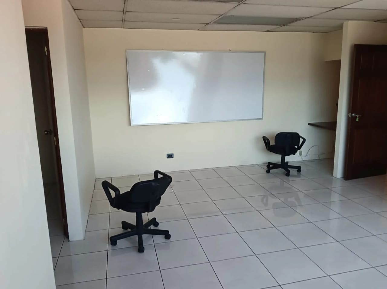 Oficina en Zona 9 — Oficina en Alquiler en Zona 9, Guatemala, Ciudad — foto 2 de 7