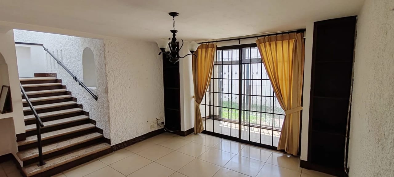 Casa en Hacienda Real, Zona 16 — Casa en Alquiler en Zona 16, Guatemala, Ciudad — foto 1 de 10