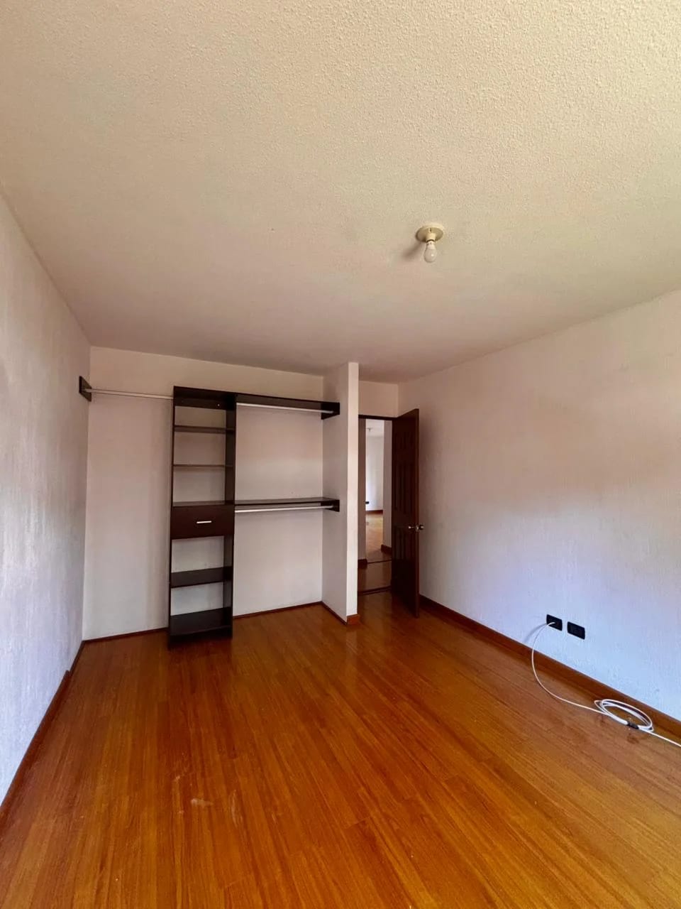 Apartamento con jardín en Las Charcas, Zona 11 — Apartamento en Alquiler en Zona 11, Guatemala, Ciudad — foto 4 de 10