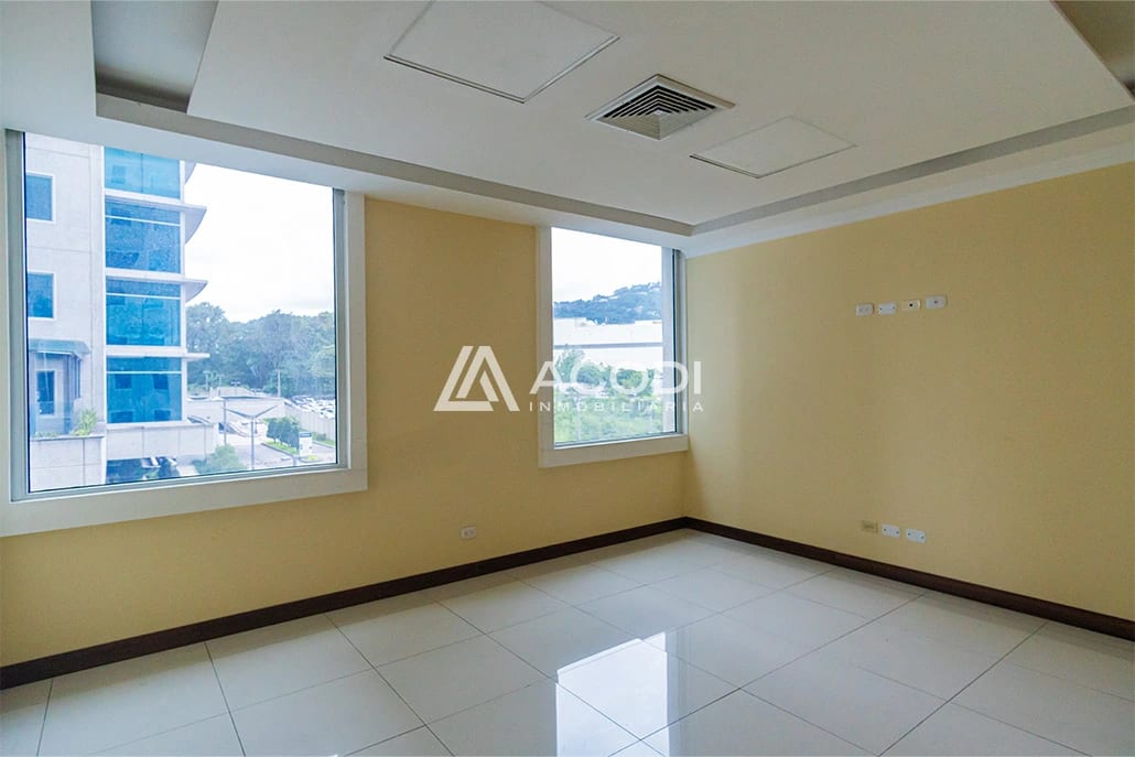 Oficina en Zona 10 — Oficina en Venta en Zona 10, Guatemala, Ciudad — foto 1 de 10