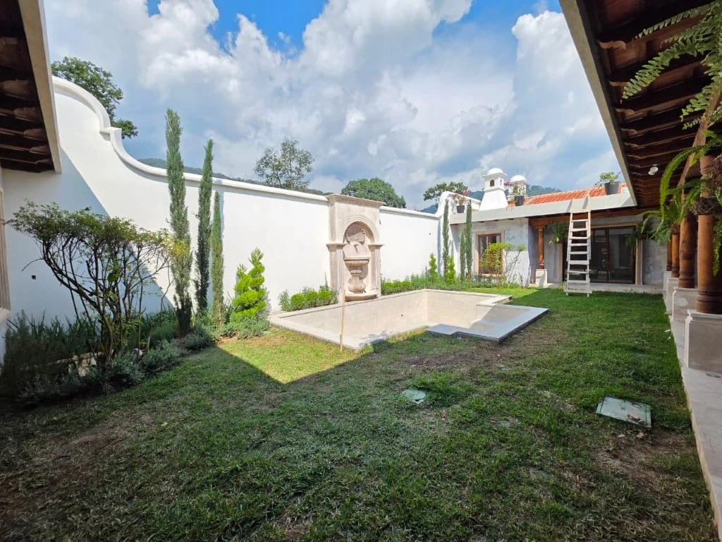 Casa de un nivel amueblada en Antigua Guatemala — Casa en Venta en Antigua, Sacatepéquez — foto 1 de 10