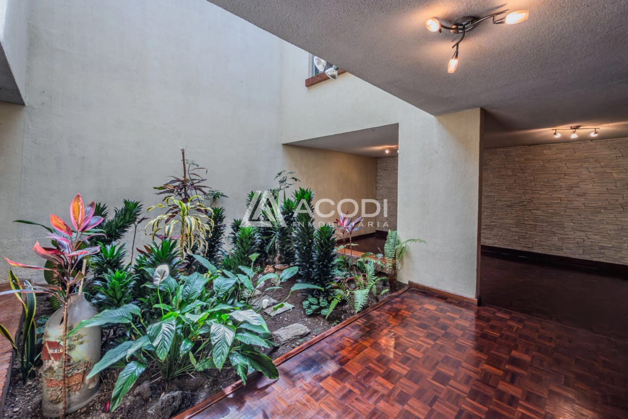Casa en Zona 10 — Casa en Alquiler en Zona 10, Guatemala, Ciudad — foto 2 de 13