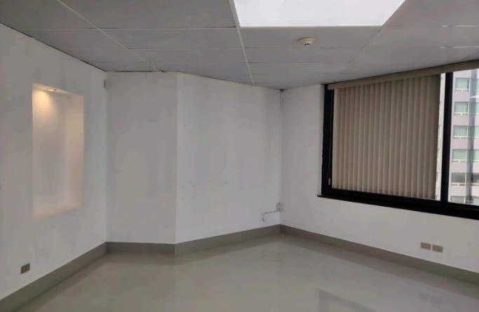 Oficina en zona 10 — Oficina en Alquiler en Zona 10, Guatemala, Ciudad — foto 1 de 2