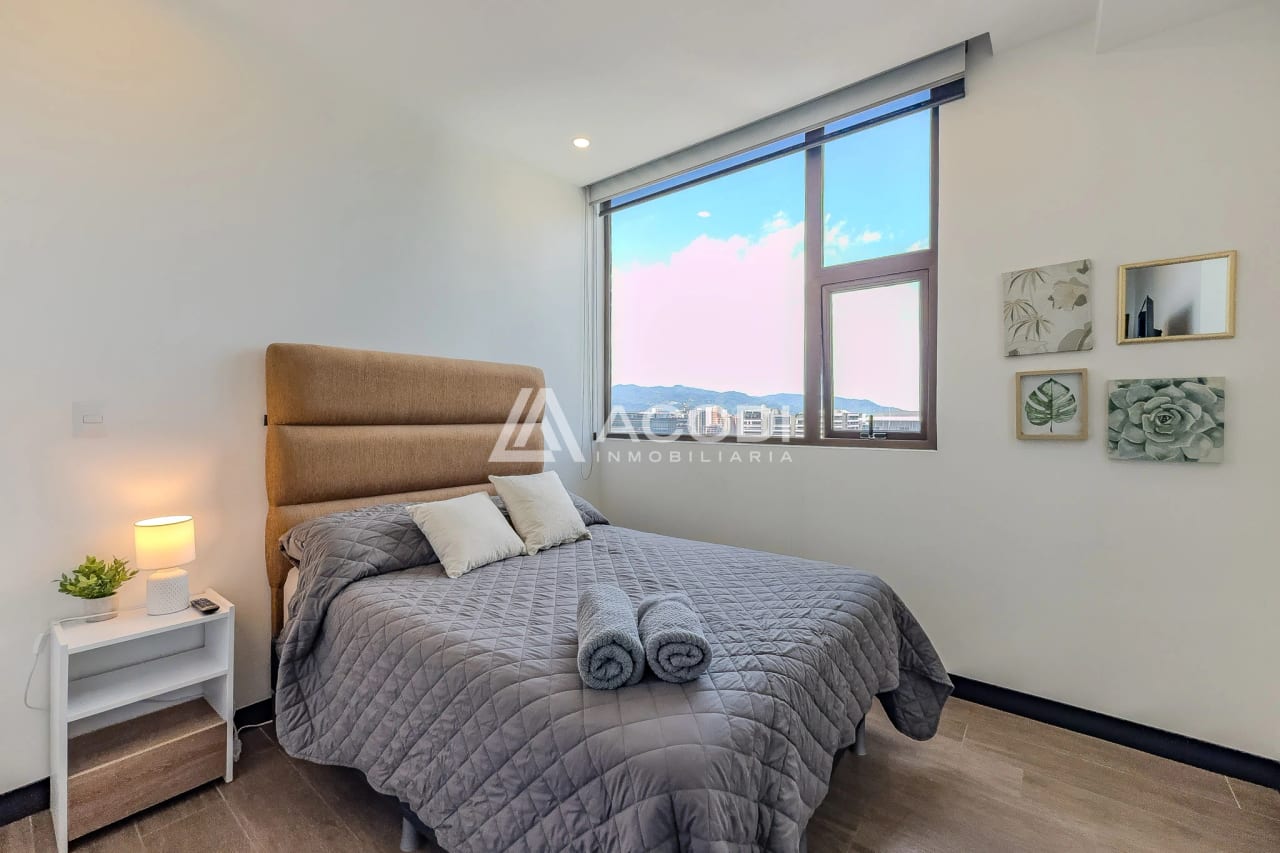 Apartamento en Zona 10 — Apartamento en Alquiler en Zona 10, Guatemala, Ciudad — foto 3 de 5
