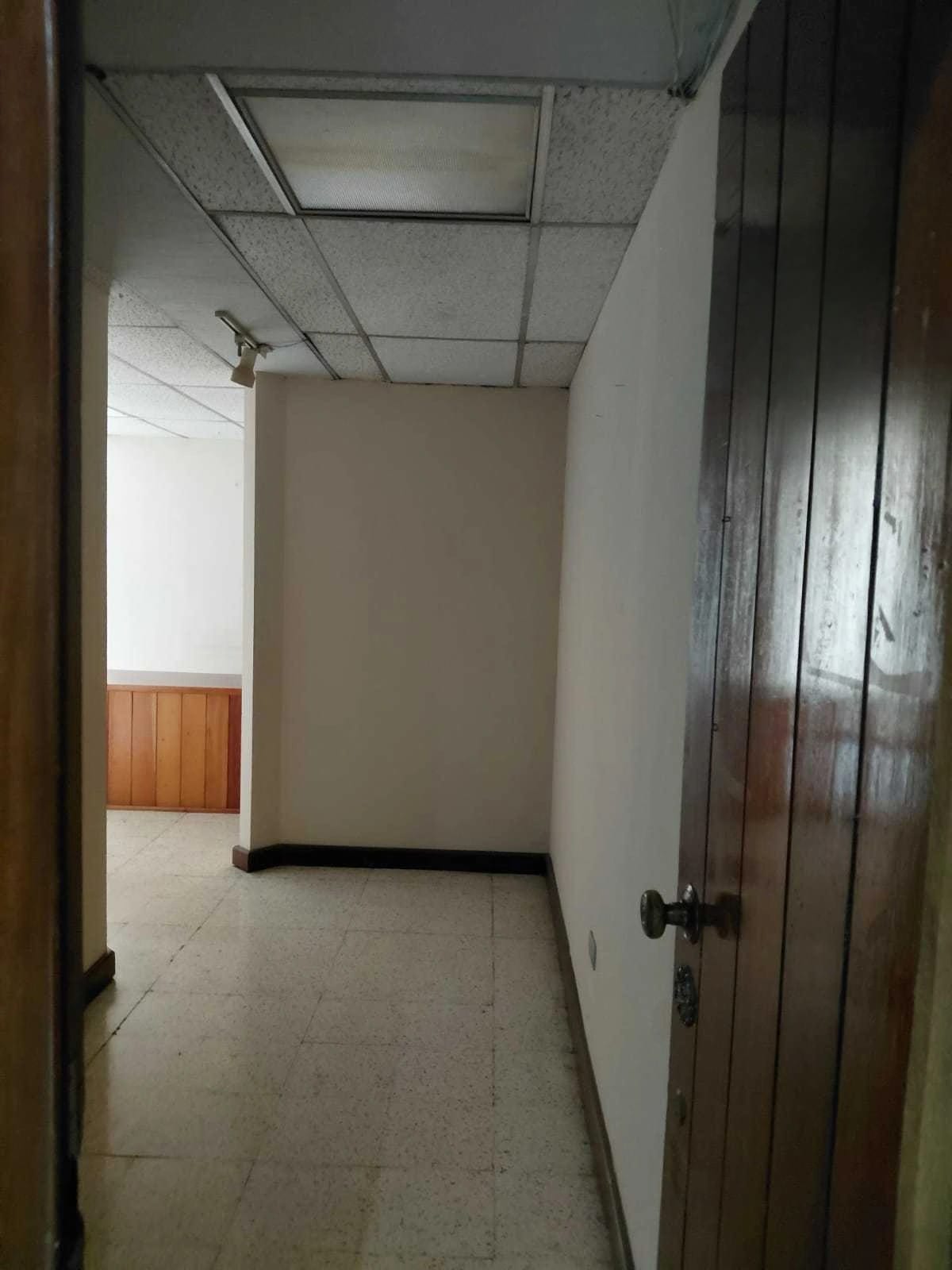 Oficina en Zona 10 — Oficina en Alquiler en Zona 10, Guatemala, Ciudad — foto 2 de 5