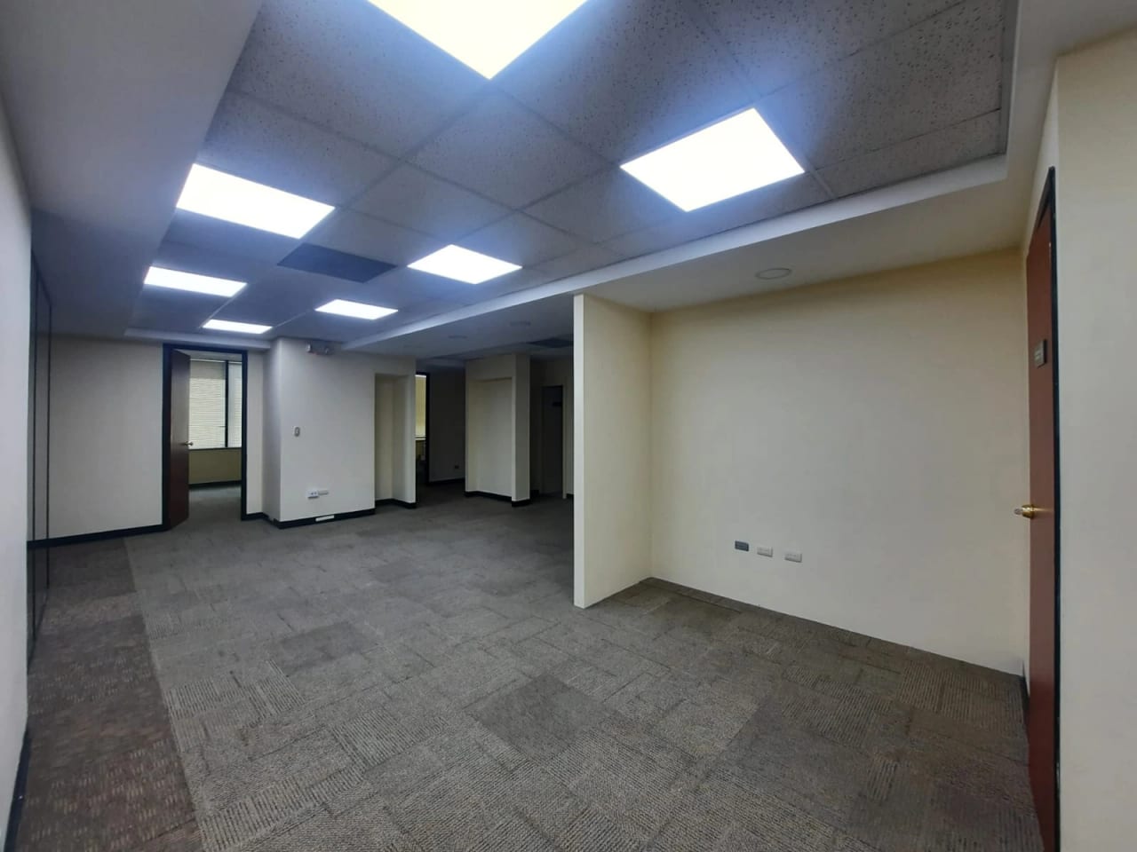 Oficina en Zona 14 — Oficina en Alquiler en Zona 14, Guatemala, Ciudad — foto 3 de 4