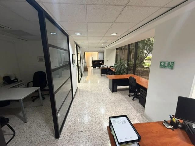 Oficina en Zona 10 — Oficina en Alquiler en Zona 10, Guatemala, Ciudad — foto 2 de 6