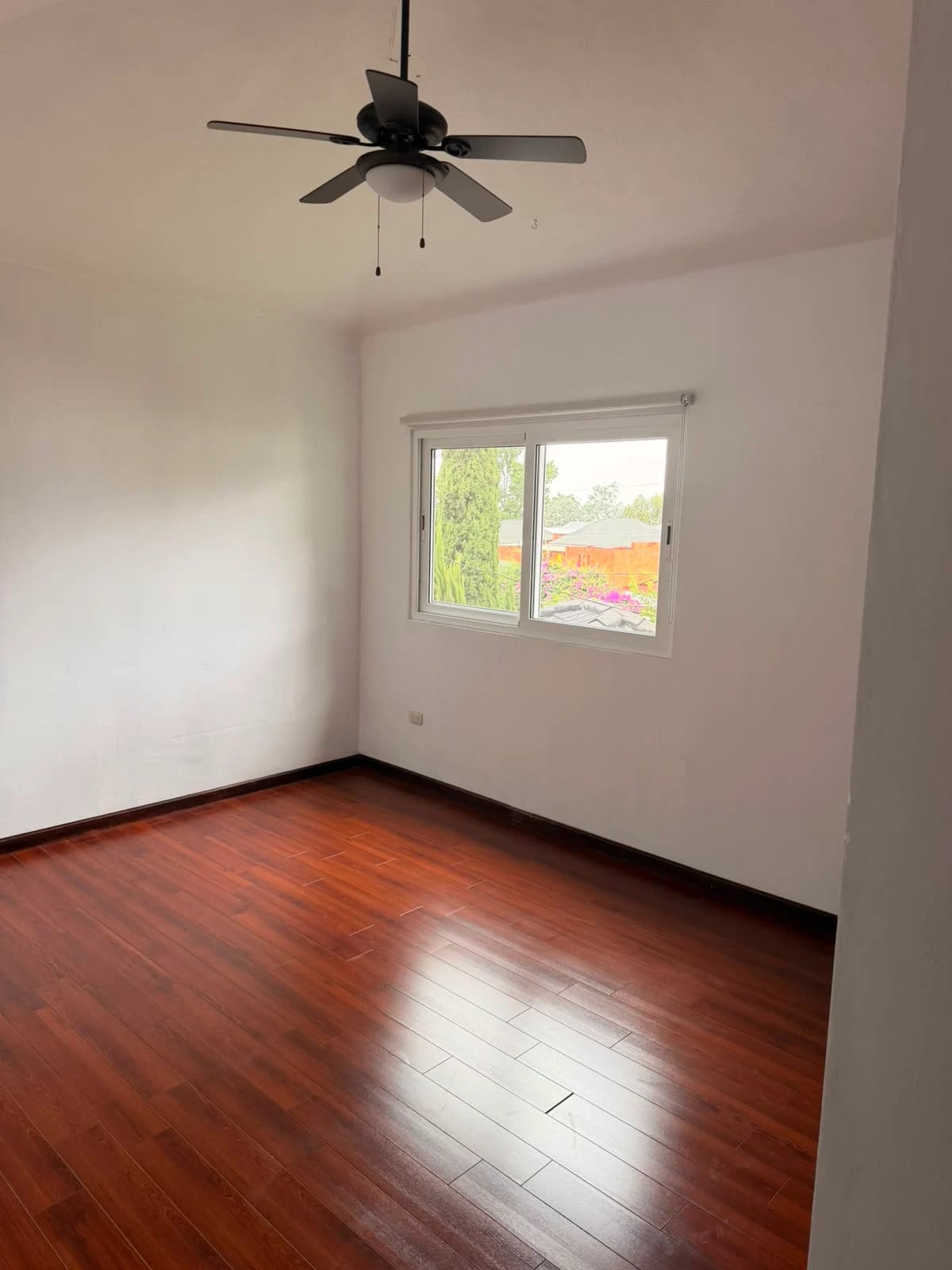 Elegante casa El Prado 4 habitaciones — Casa en Alquiler en El Prado, Zona 10, Guatemala, Ciudad — foto 4 de 13