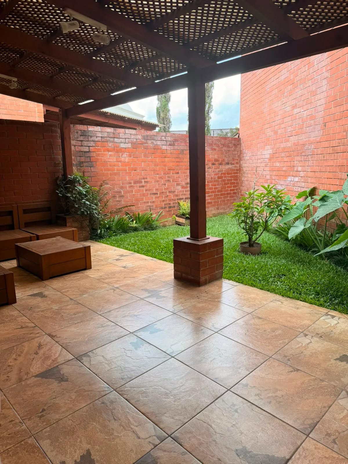 Elegante casa El Prado 4 habitaciones — Casa en Alquiler en El Prado, Zona 10, Guatemala, Ciudad — foto 8 de 13