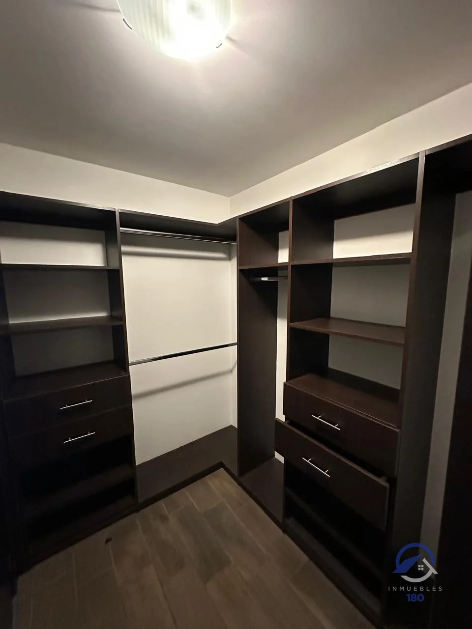 Apartamento en renta en Edificio Verona, zona 10 - 9