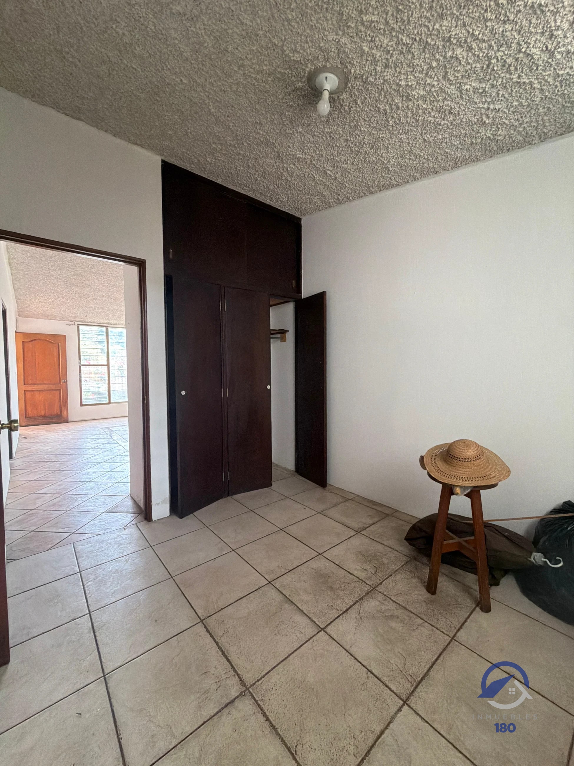 Casa de un nivel en renta en Residencial V, zona 11 - 9