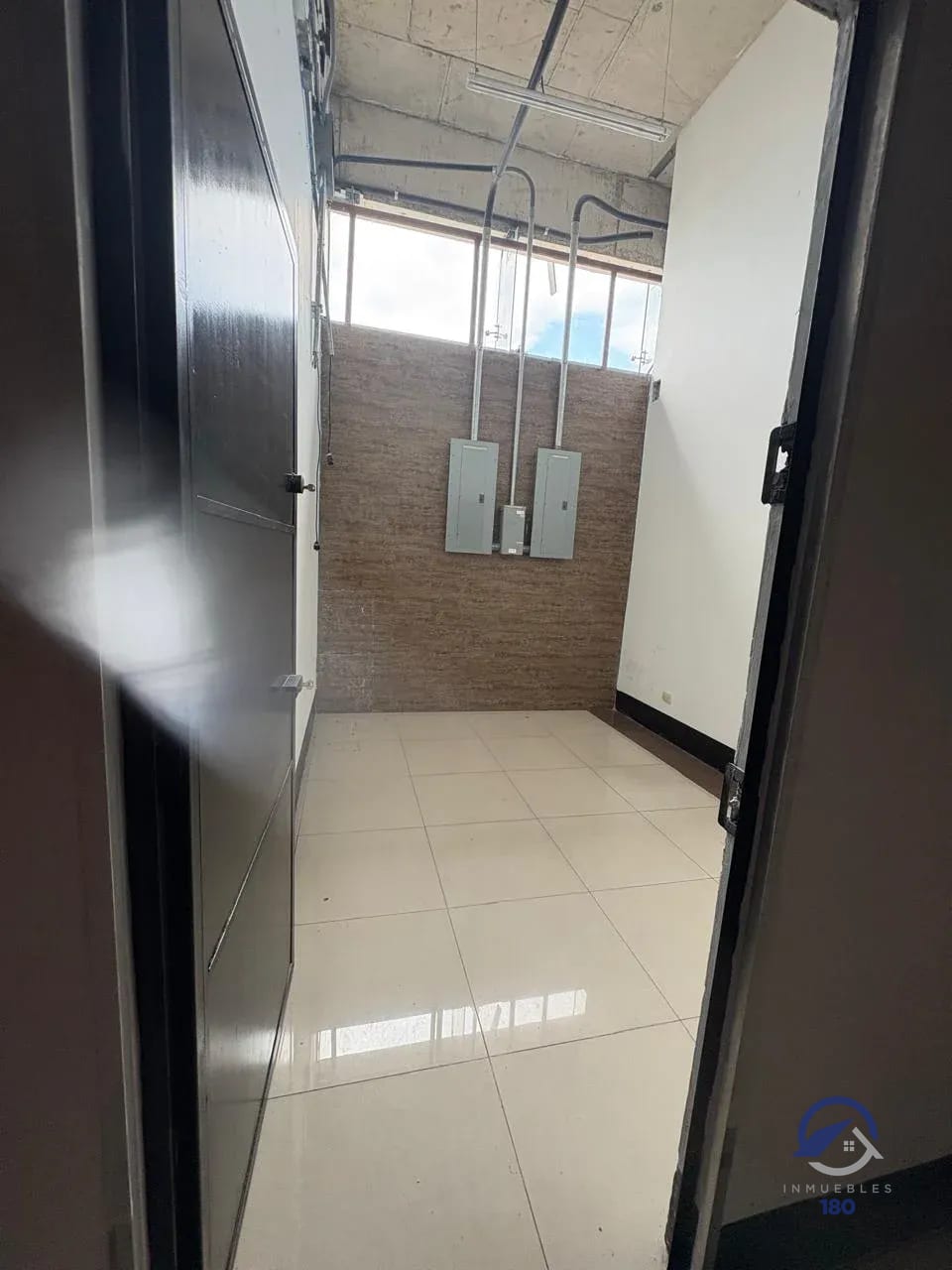 Amplio local en renta en C.C. Punto Roosevelt, zona 7 — Local en Alquiler en Zona 7, Guatemala, Ciudad — foto 12 de 16