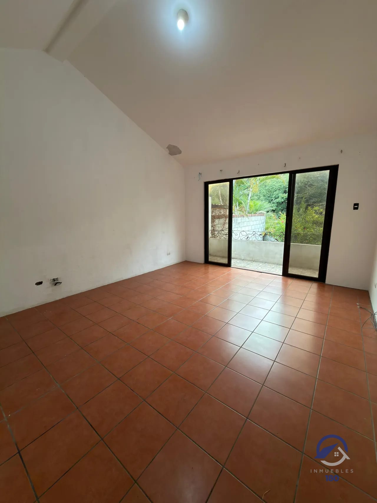 Casa en Renta en Pinares de San Cristobal, zona 8, Mixco — Casa en Alquiler en Pinares de San Cristobal, Zona 8 Mixco, Guatemala, Ciudad — foto 9 de 12