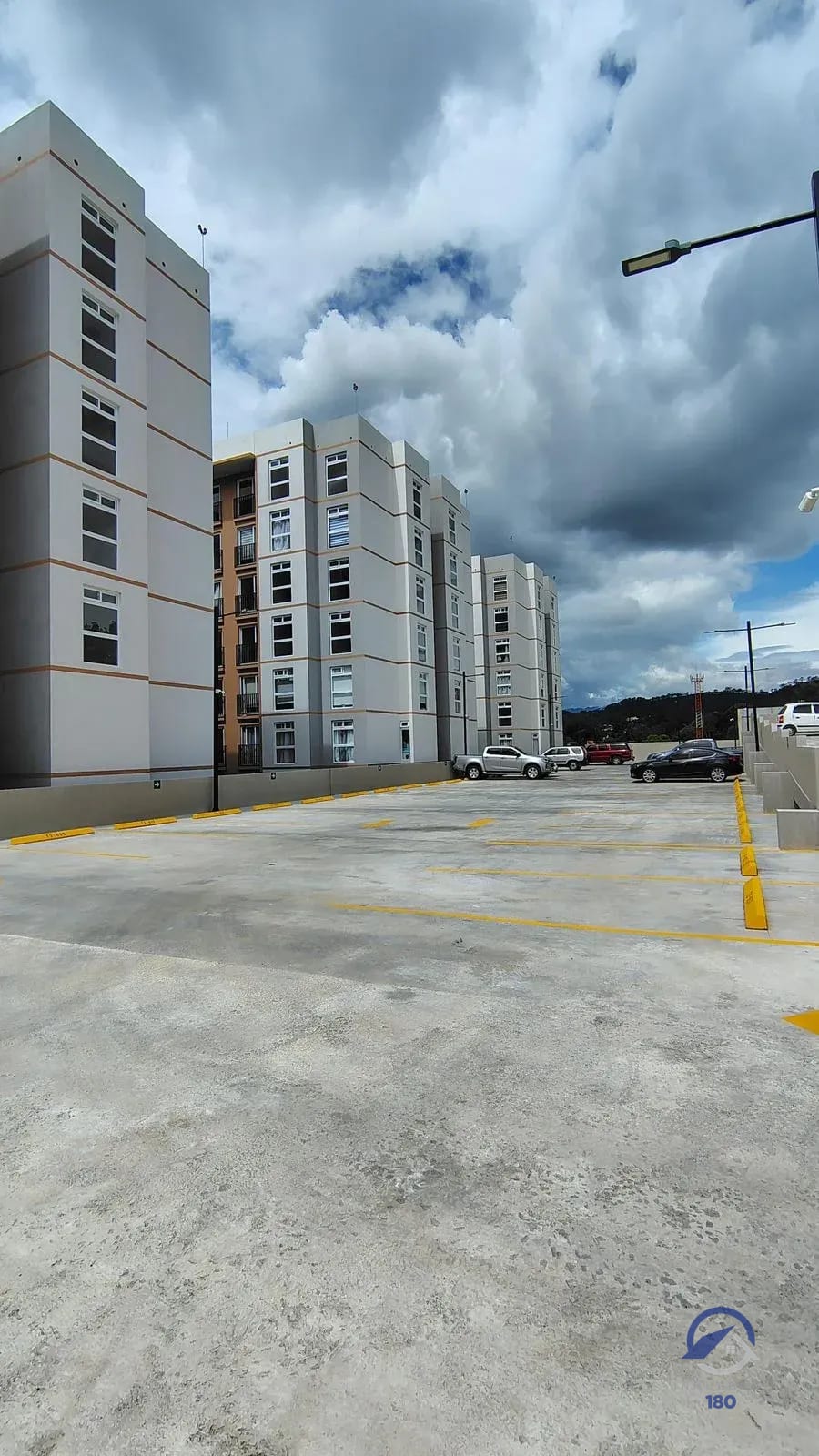 Apartamento en venta en Lares 16, zona 16 — Apartamento en Venta en Lares 16, Zona 16, Guatemala, Ciudad — foto 1 de 12