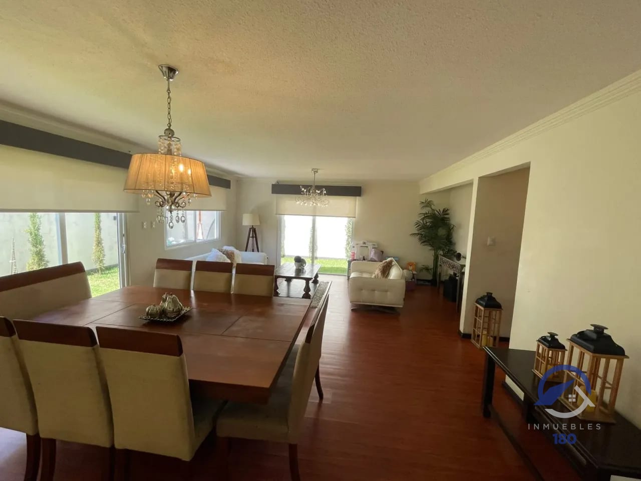 Amplia casa en venta en Las Luces del Encinal, zona 7 de Mixco — Casa en Venta en Zona 7 Mixco, Guatemala, Ciudad — foto 4 de 14