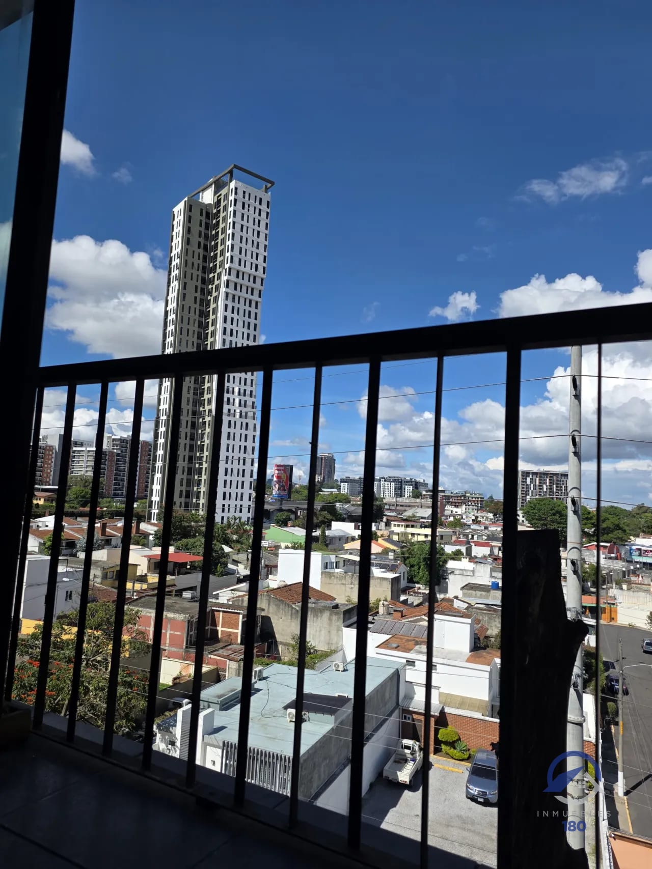 Vista — Apartamento de 2 dormitorios en venta en Mariscal Uno Uno, zona 11 — Apartamento en Venta en Mariscal Uno Uno, Zona 11, Guatemala, Ciudad — foto 6 de 17