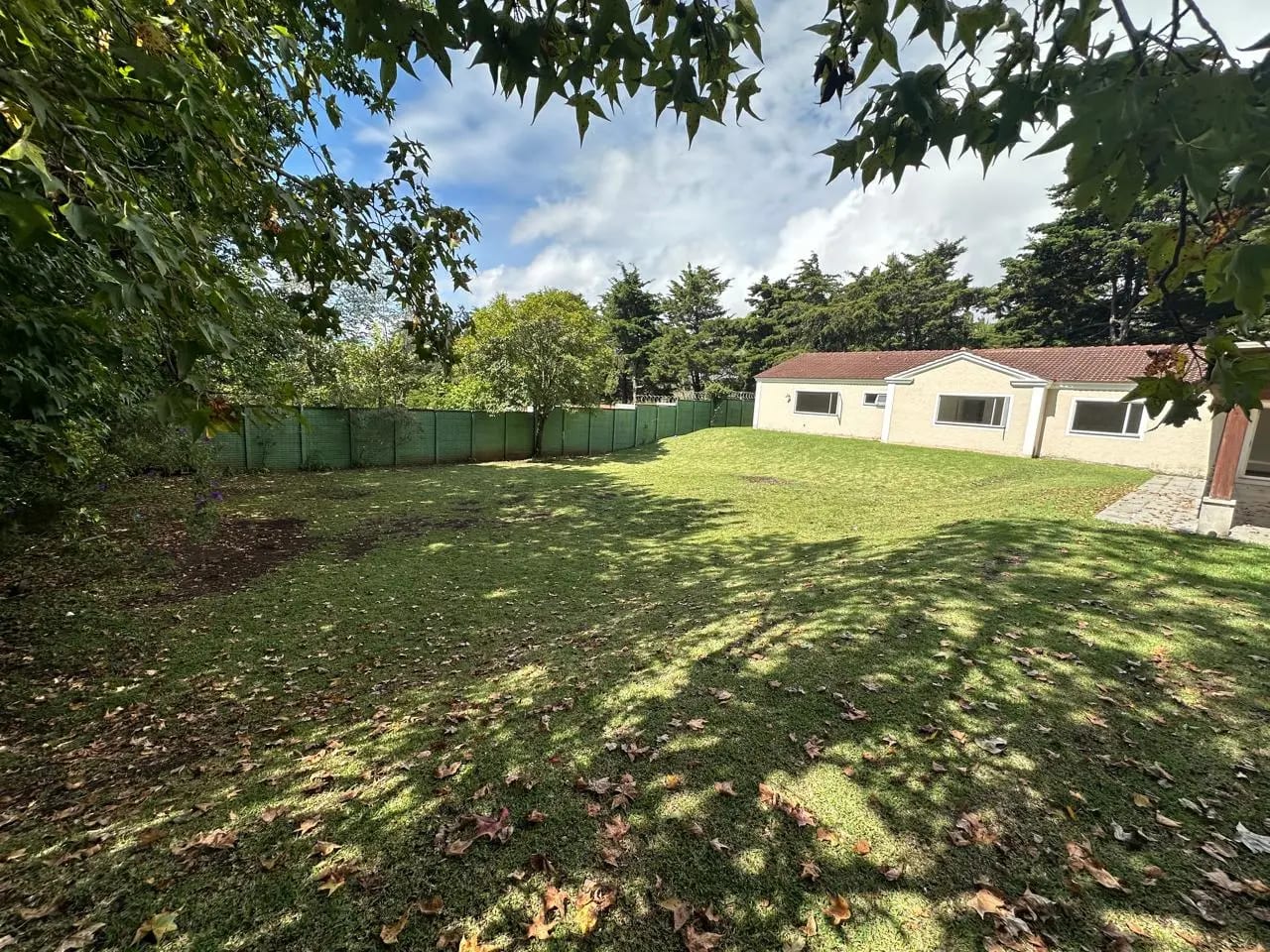 Renta de casa en Condominio Casa y Campo Km.23 Carretera a El Salvador | Amplio jardín — Casa en Alquiler en Carretera a El Salvador, Guatemala, Ciudad — foto 1 de 10
