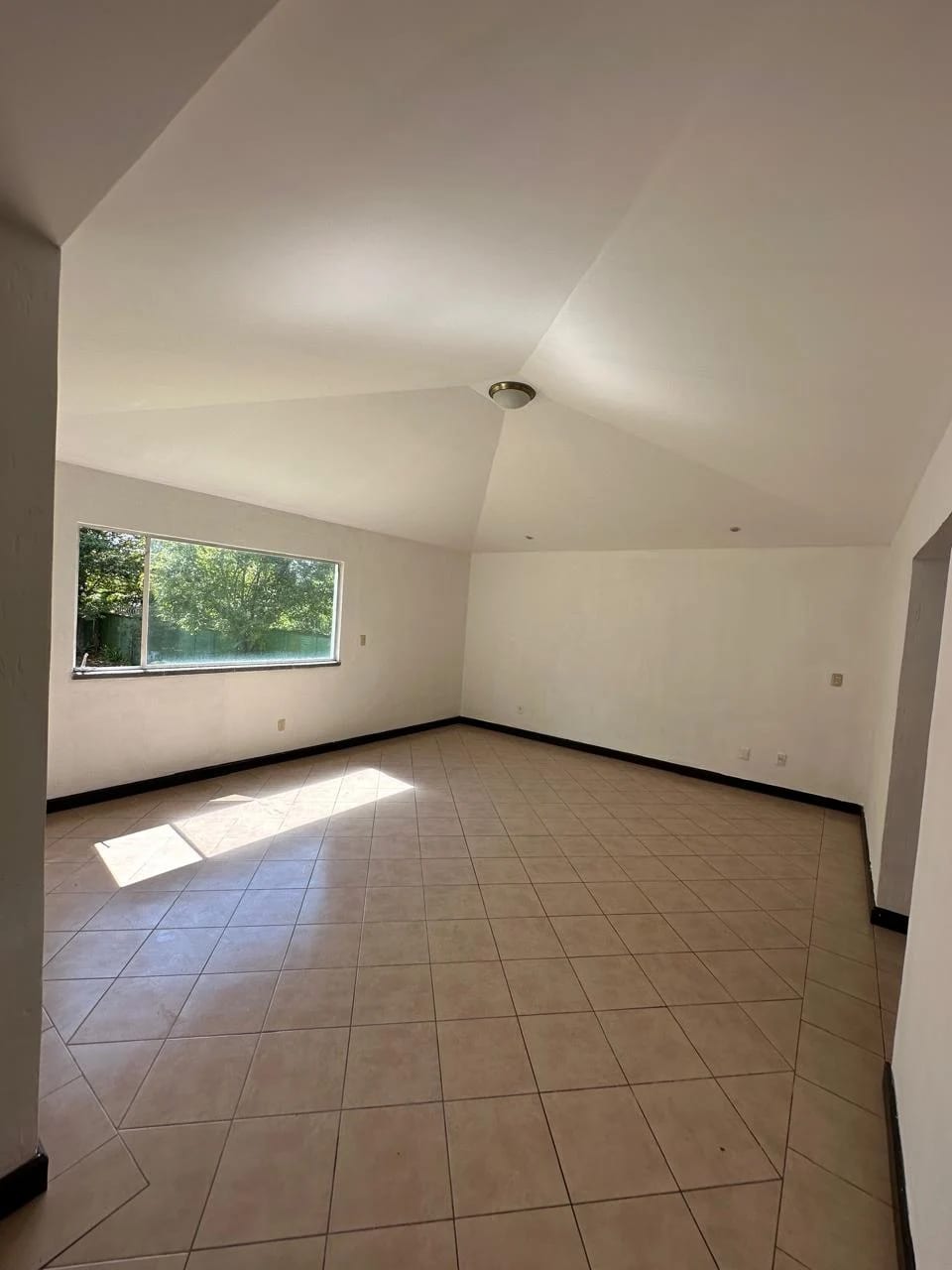 Renta de casa en Condominio Casa y Campo Km.23 Carretera a El Salvador | Amplio jardín — Casa en Alquiler en Carretera a El Salvador, Guatemala, Ciudad — foto 8 de 10