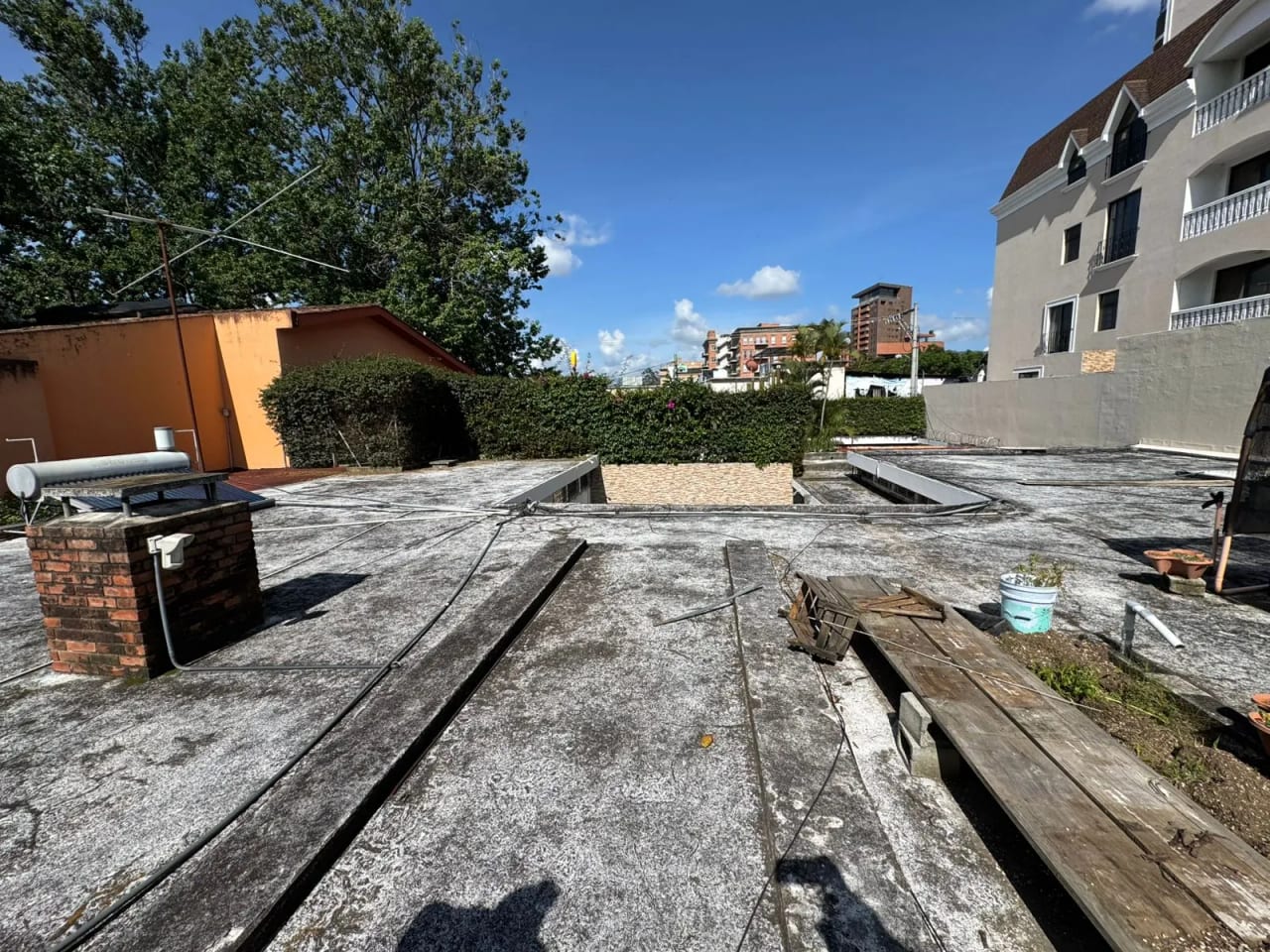 Renta de casa en zona 10 por calle de los Hospitales — Casa en Alquiler en Zona 10, Guatemala, Ciudad — foto 14 de 17