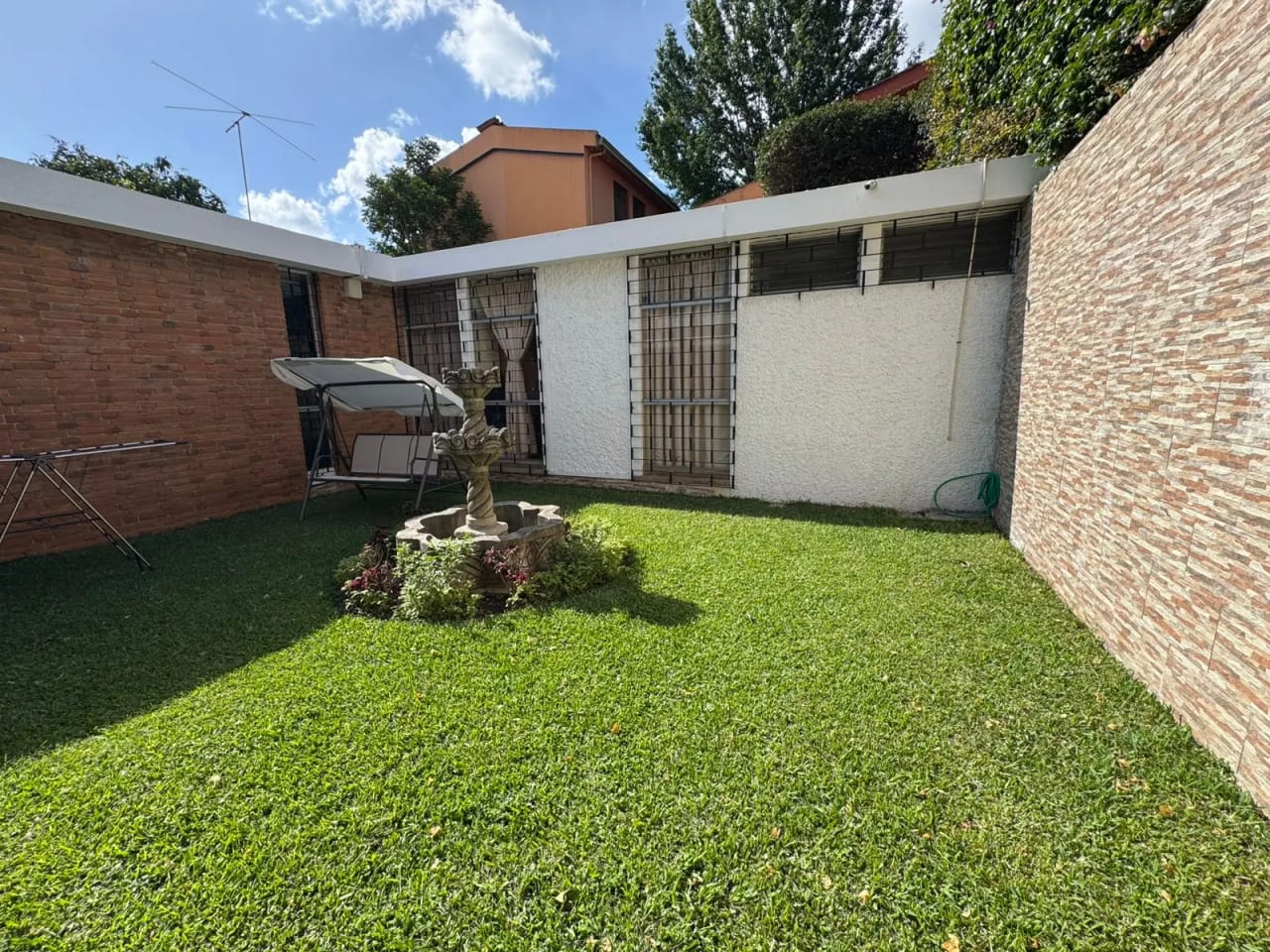 Renta de casa en zona 10 por calle de los Hospitales — Casa en Alquiler en Zona 10, Guatemala, Ciudad — foto 12 de 17
