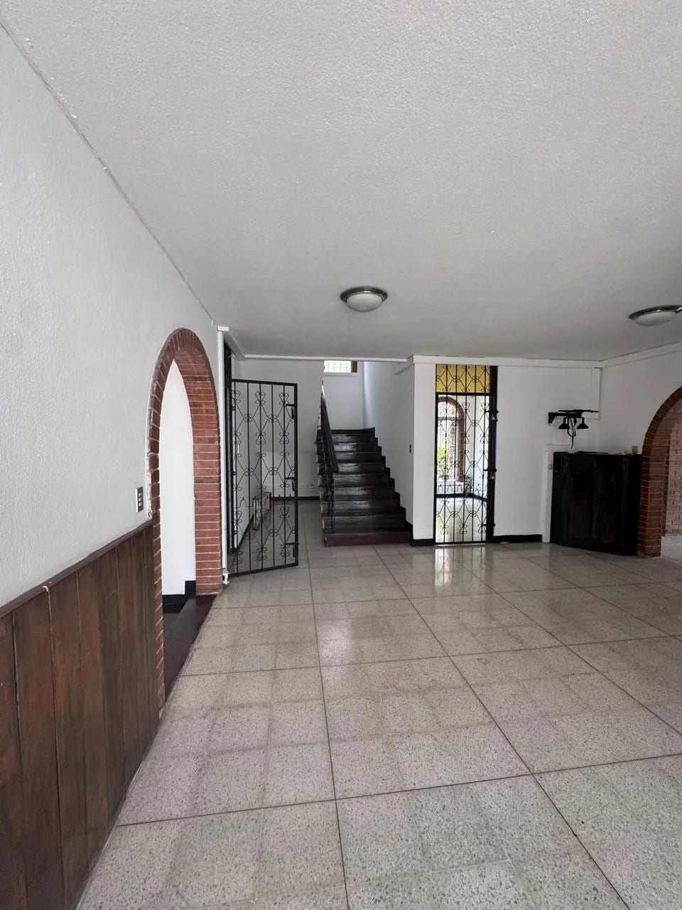 Renta de casa de equina en zona 13 — Casa en Alquiler en Zona 13, Guatemala, Ciudad — foto 2 de 14