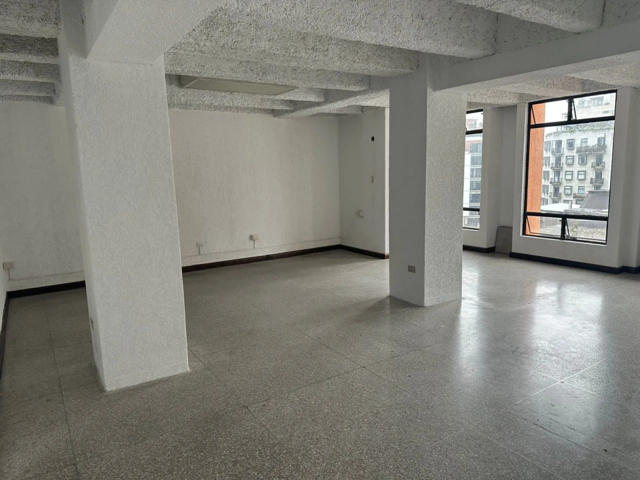 Renta de oficina en Edificio El Angel | Zona 4 Vía 5 — Oficina en Alquiler en Zona 4, Guatemala, Ciudad — foto 3 de 10