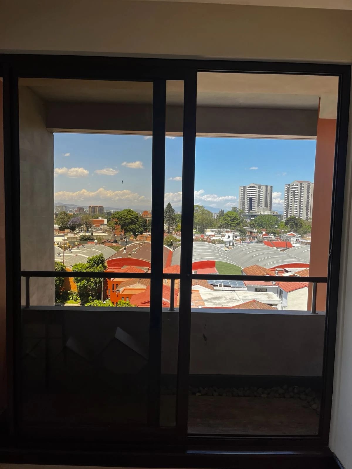 Renta de apartamento en Veinti4 Zona 10 — Apartamento en Alquiler en Veinti4, Zona 10, Guatemala, Ciudad — foto 4 de 10