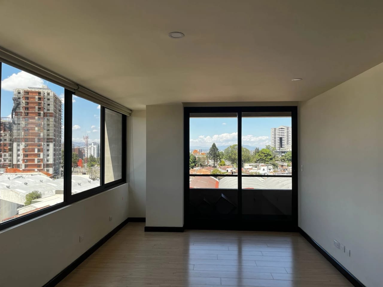 Renta de apartamento en Veinti4 Zona 10 — Apartamento en Alquiler en Veinti4, Zona 10, Guatemala, Ciudad — foto 1 de 10