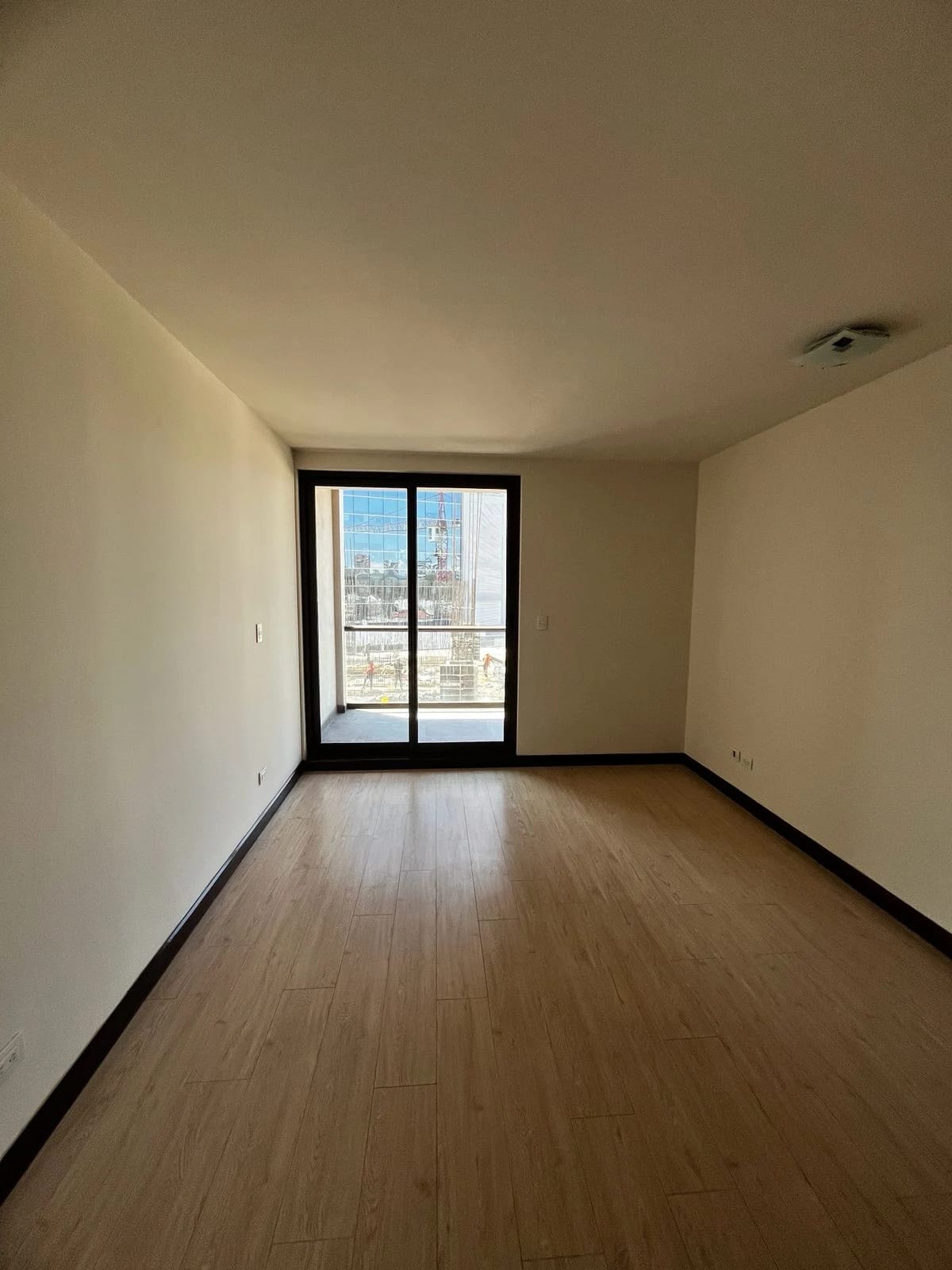 Renta de apartamento en Veinti4 Zona 10 — Apartamento en Alquiler en Veinti4, Zona 10, Guatemala, Ciudad — foto 7 de 10