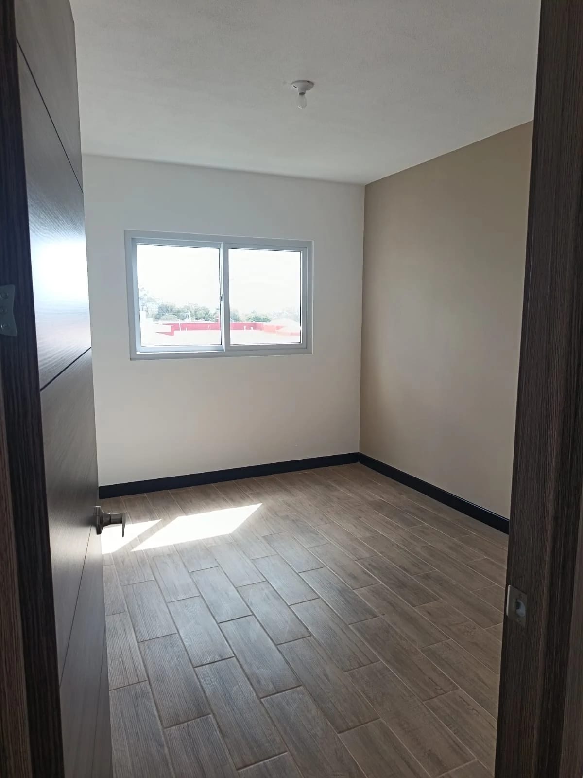 Renta de casa en Bosques de Santa Elena | Km.26.5 CAES — Casa en Alquiler en Carretera a El Salvador, Guatemala, Ciudad — foto 3 de 11