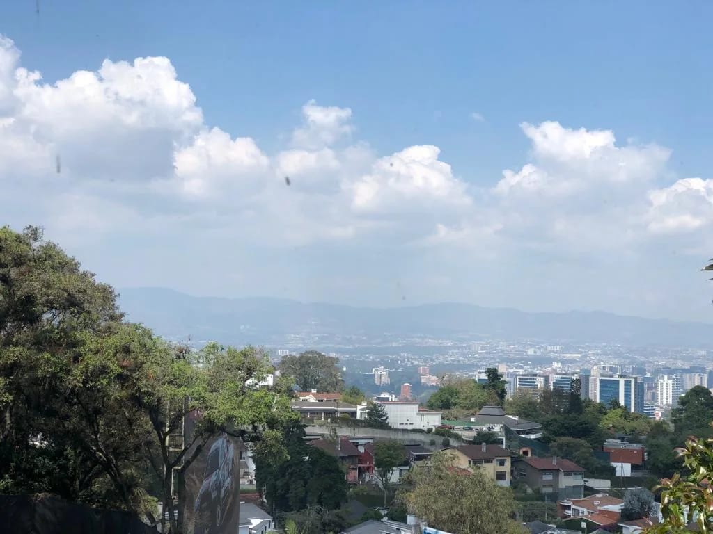 Renta de casa en San Rafael 1 | Pegado al Hilton Caes — Casa en Alquiler en San Rafael, Carretera a El Salvador, Guatemala, Ciudad — foto 9 de 13