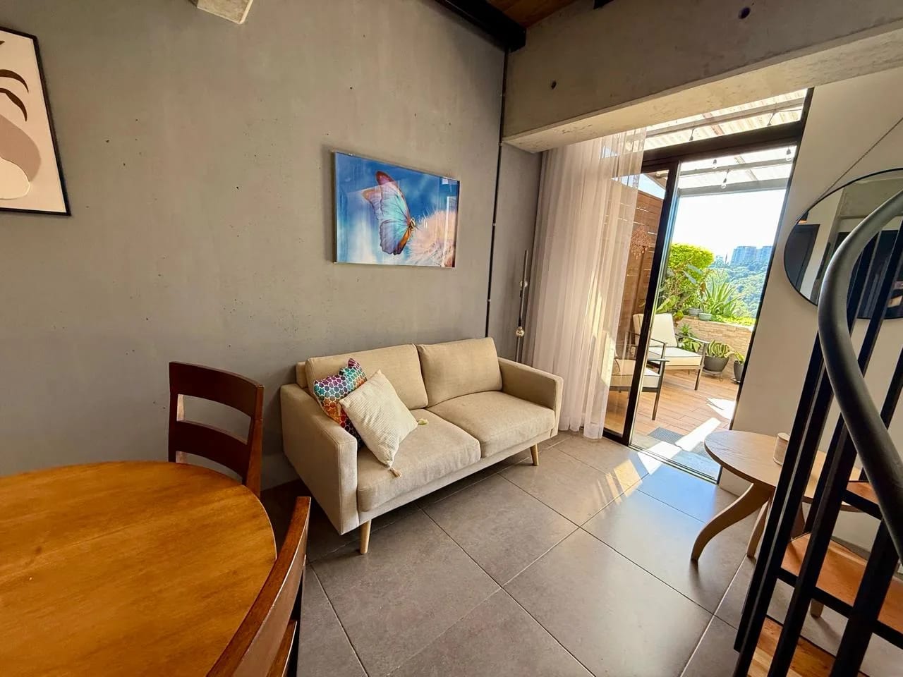 Renta de apartamento tipo Loft Amueblado en Edificio Fabra Zona 10 — Apartamento en Alquiler en Fabra, Zona 10, Guatemala, Ciudad — foto 2 de 11