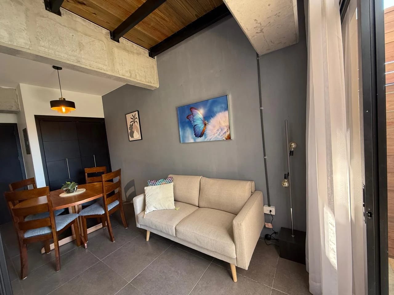 Renta de apartamento tipo Loft Amueblado en Edificio Fabra Zona 10 — Apartamento en Alquiler en Fabra, Zona 10, Guatemala, Ciudad — foto 4 de 11