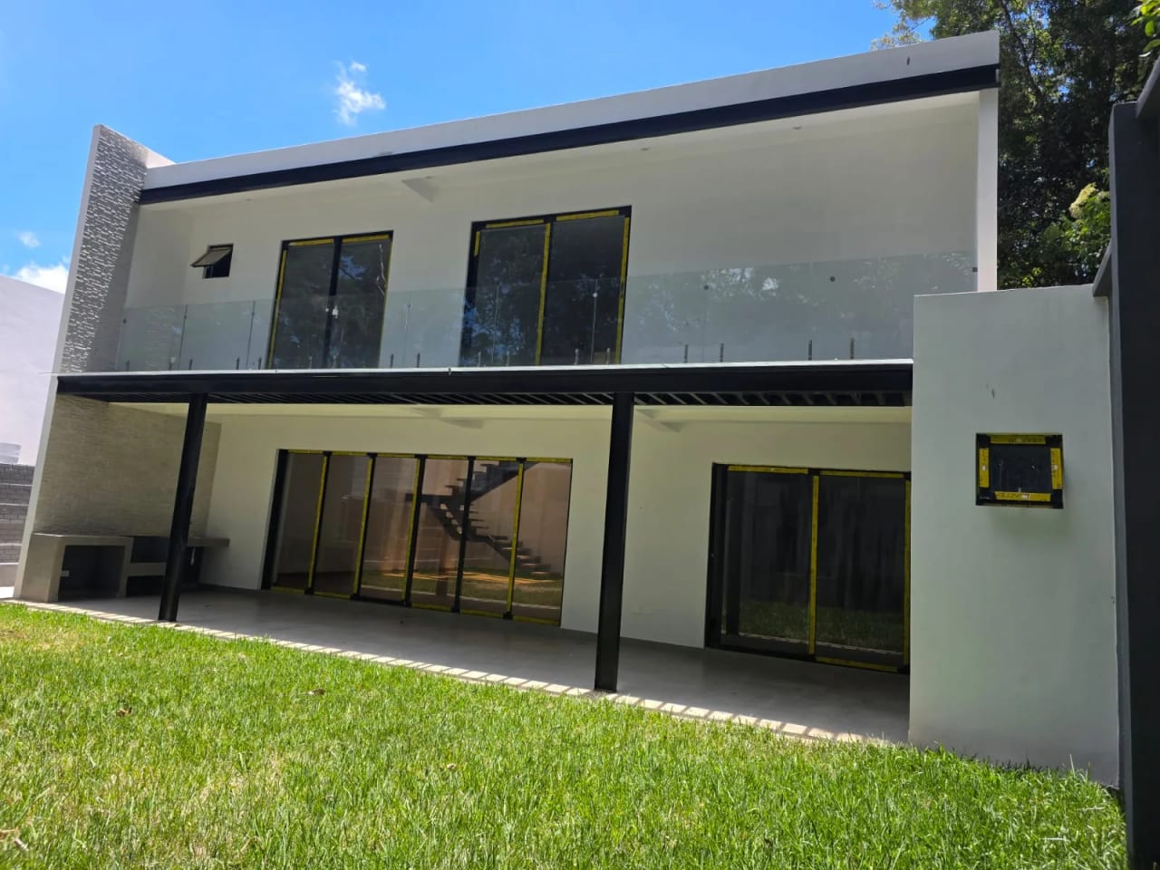 Última casa en Santa Rosalia, La Reserva - Para Estrenar — Casa en Venta en Carretera a El Salvador, Guatemala, Ciudad — foto 9 de 12