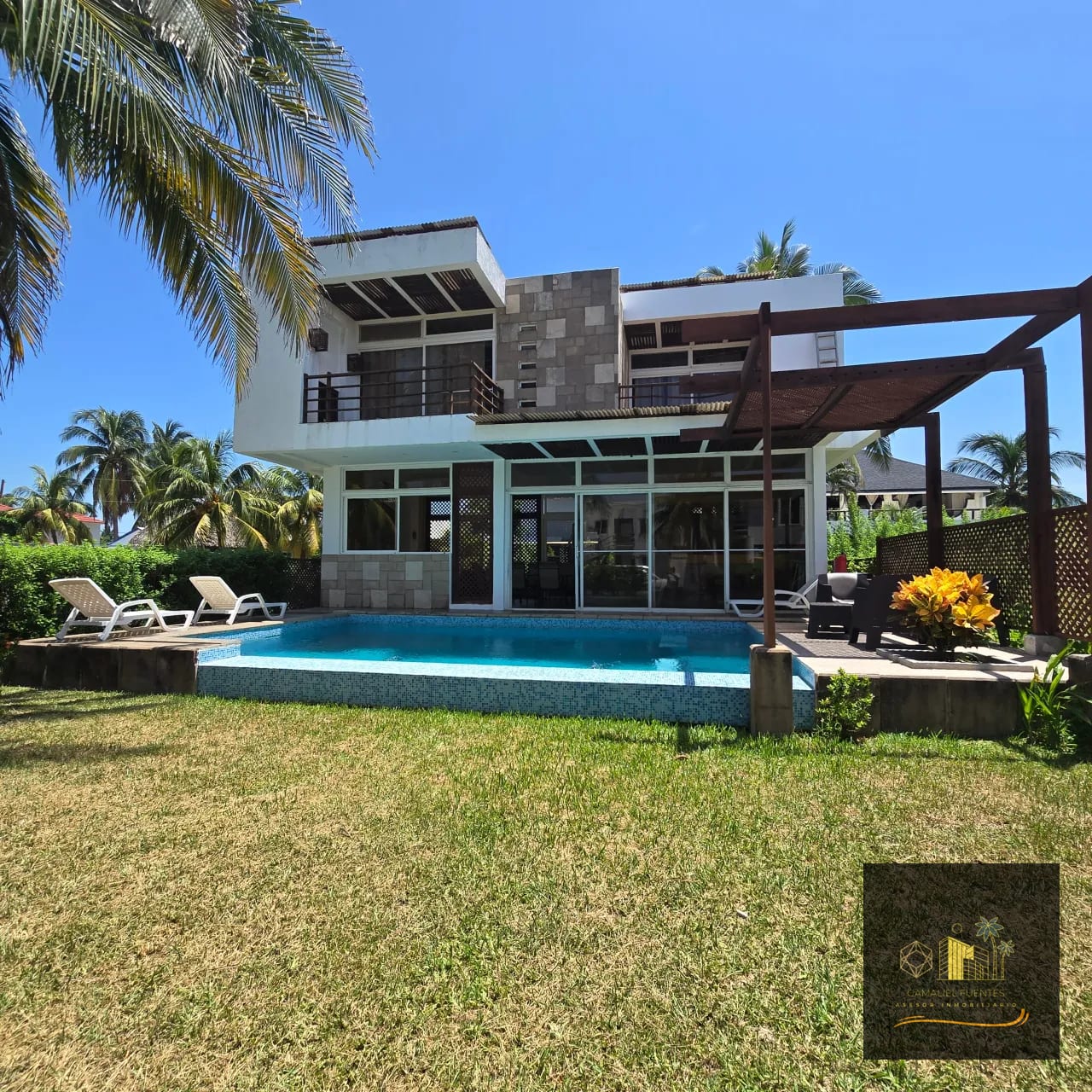 Casa de Playa KM 5,3 a Monterrico con Registro — Casa vacacional en Venta en Iztapa, Escuintla — foto 1 de 16
