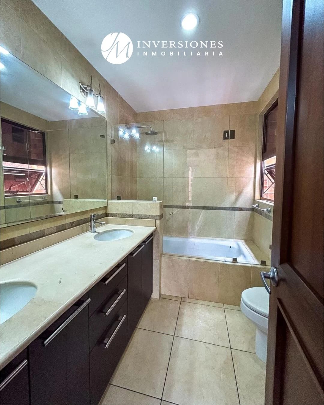 Apartamento de 2 dormitorios amueblado en zona 10 — Apartamento en Alquiler en Zona 10, Guatemala, Ciudad — foto 8 de 9
