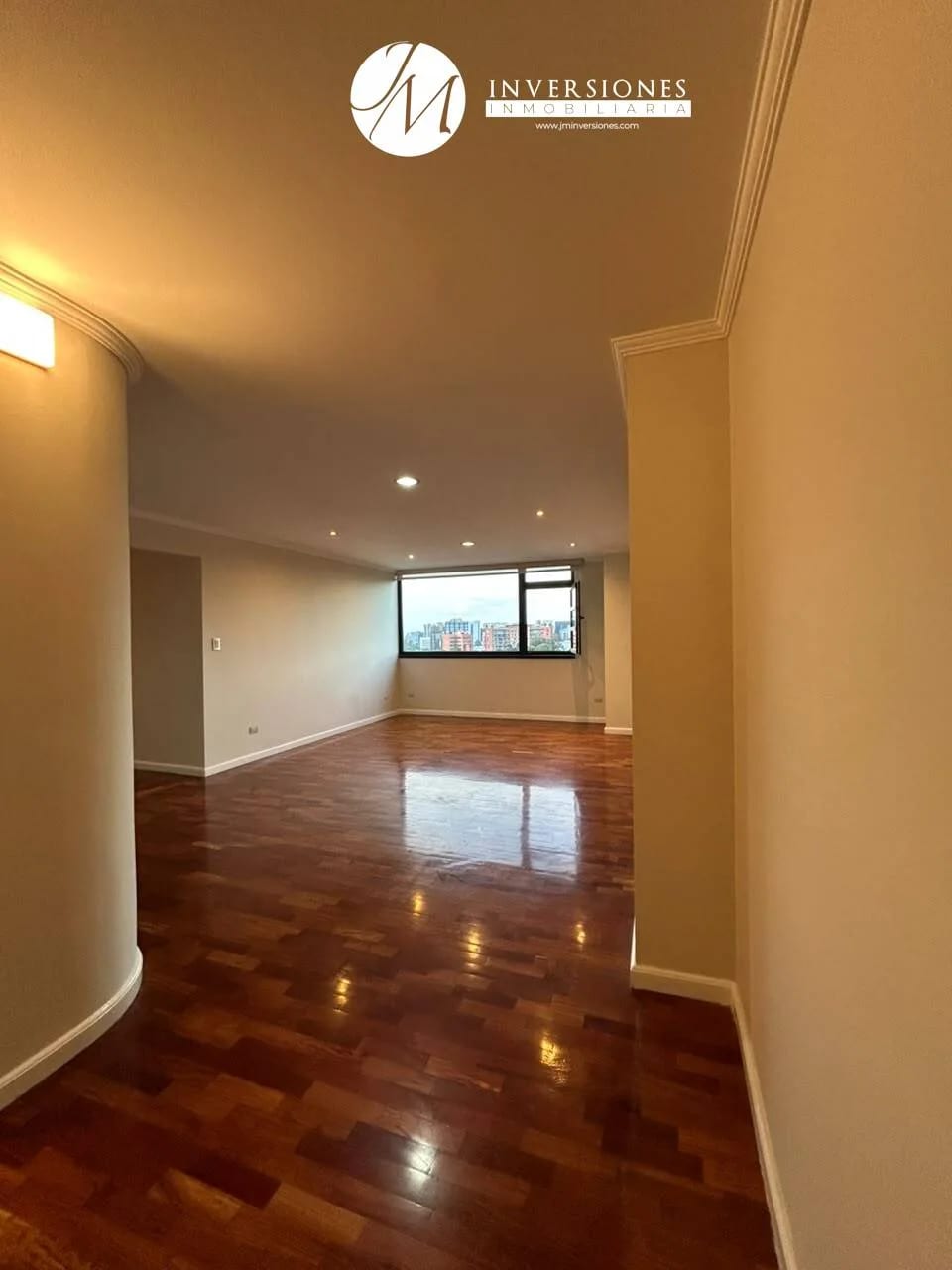 Apartamento en Renta de 3 Dormitorios en zona 14 — Apartamento en Alquiler en Zona 14, Guatemala, Ciudad — foto 1 de 17
