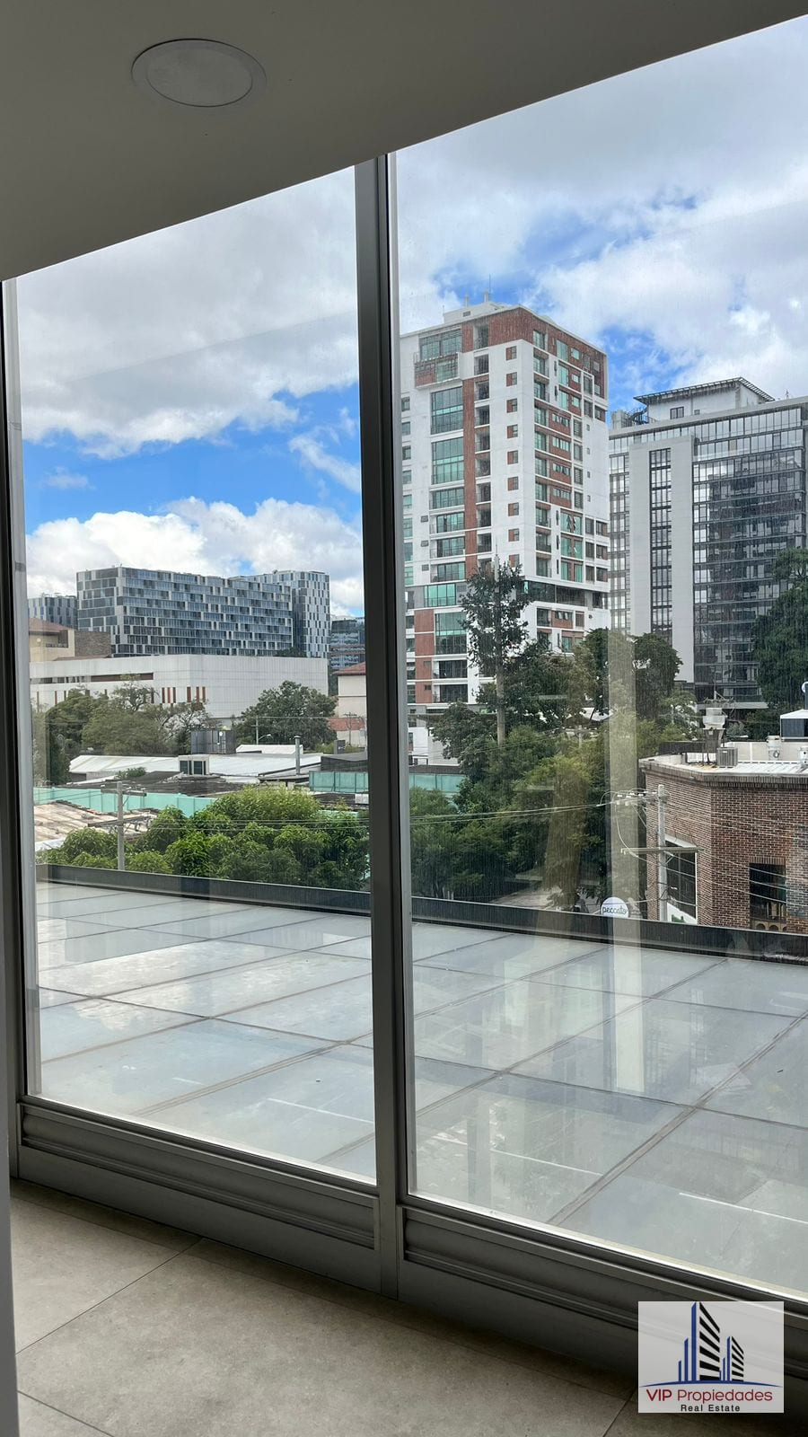 Vasanta zona 10, oficina en venta — Oficina en Venta en Vasanta, Zona 10, Guatemala, Ciudad — foto 4 de 8