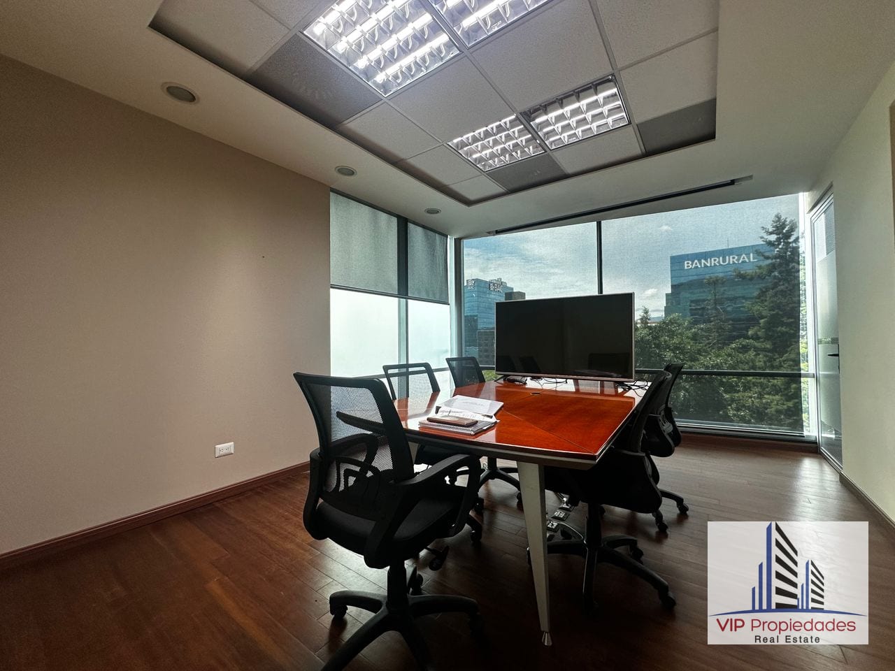 Reforma 10, oficina en alquiler — Oficina en Alquiler en Reforma 10 (Reforma Business Center), Zona 10, Guatemala, Ciudad — foto 3 de 9