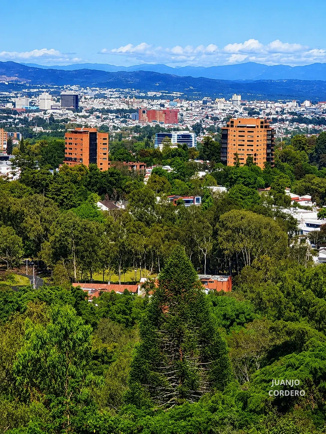¡Exclusiva Residencia en Venta en Condominio La Mirada! Km. 10 Carretera a El Salvador — Casa en Venta en km 6-10, Carretera a El Salvador, Guatemala, Ciudad — foto 1 de 14