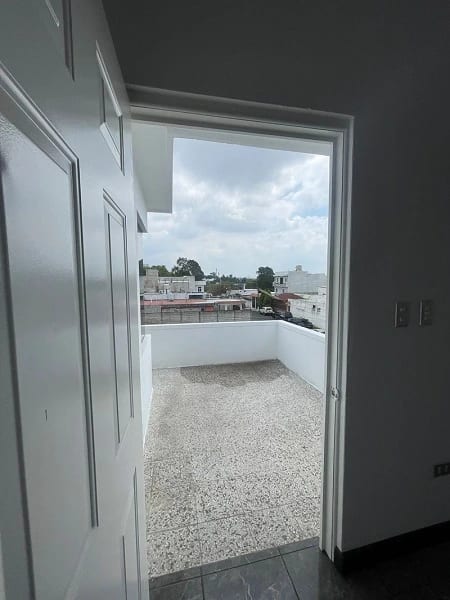 Venta de casa en Pinares de San Cristobal remodelada, ambientes amplios e iluminados — Casa en Venta en Pinares de San Cristobal, Zona 8 Mixco, Guatemala, Ciudad — foto 11 de 16